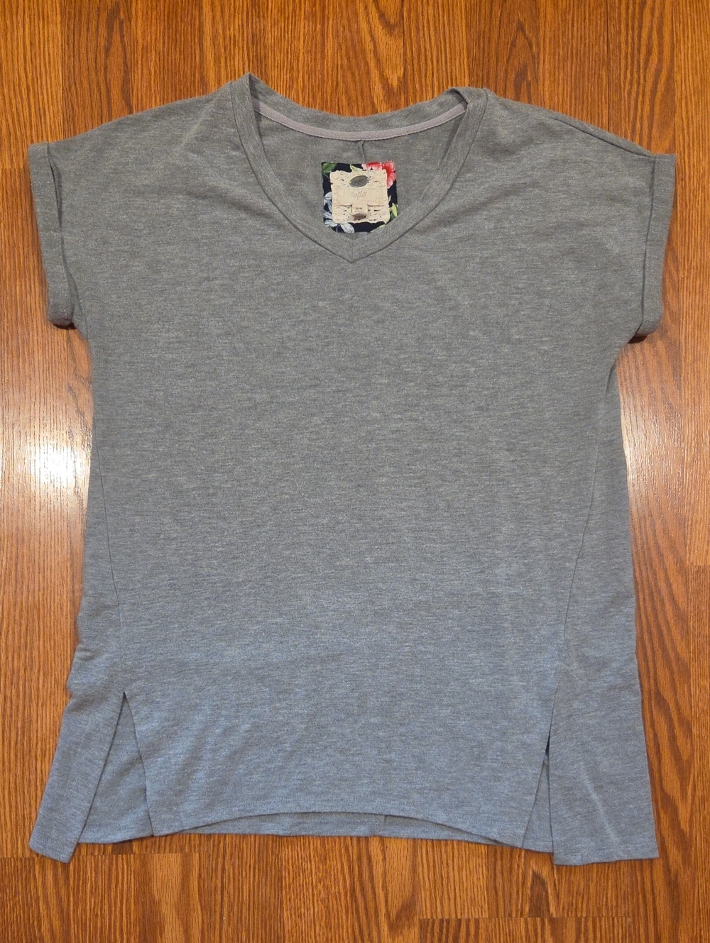 Cupio Gray V-Neck Short Sleeve Top With Slits On The Front Sides